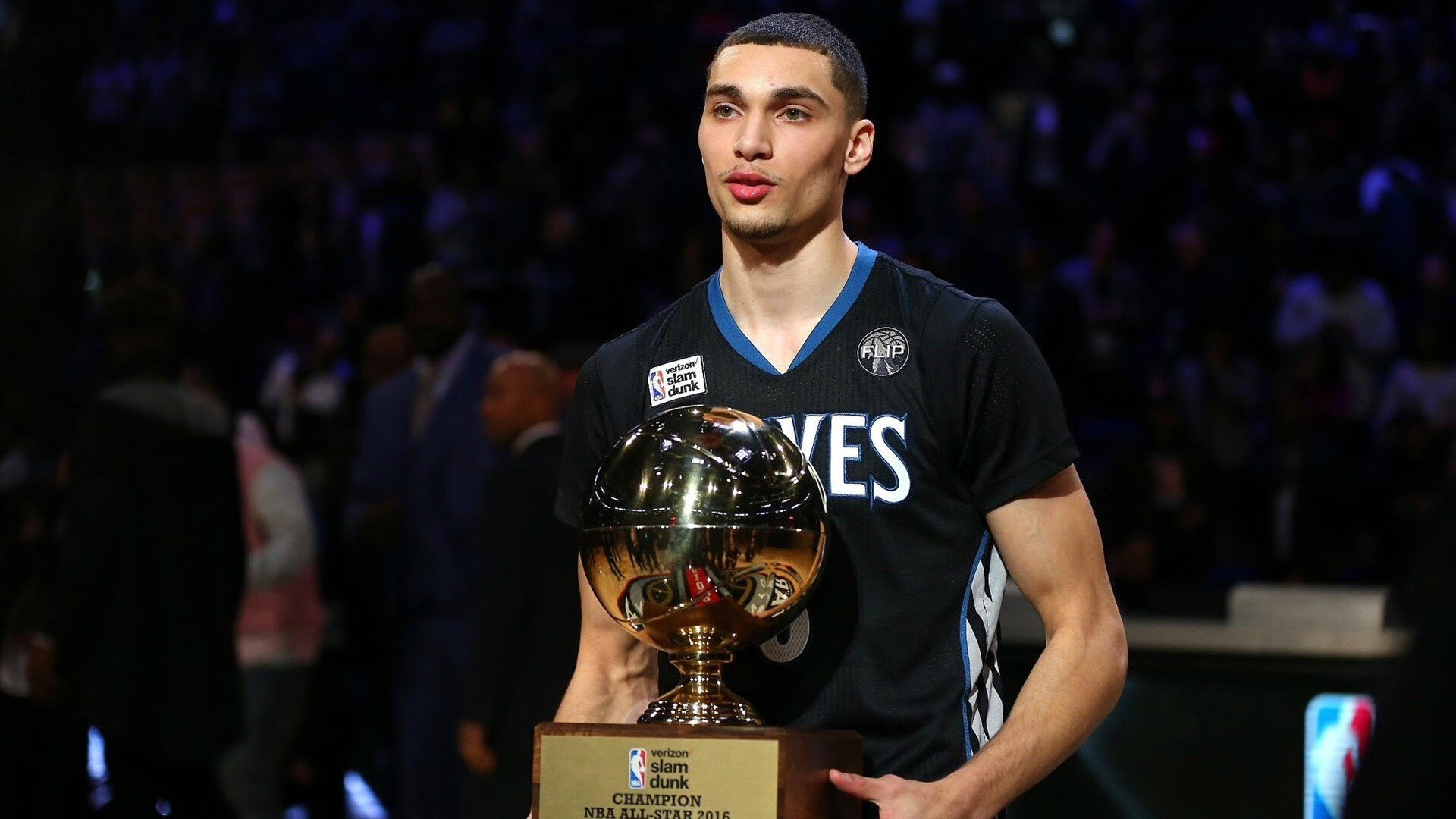 中国女排新晋副攻发挥出色赢得掌声，中国女排新队员